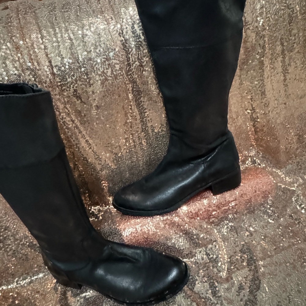 Sleek Black Leather Knee Boots. Riding boots.